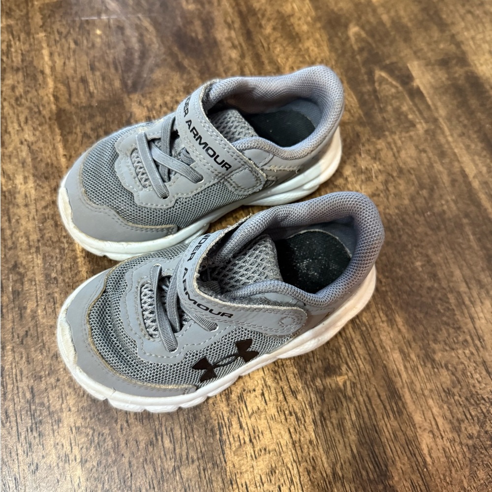 Under Armour Gray Sneakers with Breathable Mesh and Cushioned Midsole